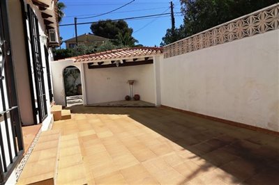 villa-for-sale-in-denia-patio-2