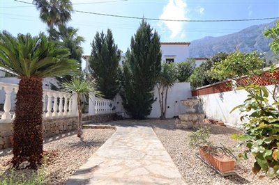 villa-for-sale-in-denia-sde-garden-2