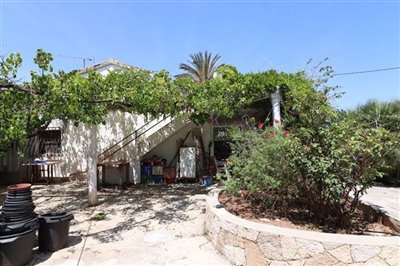 villa-for-sale-in-la-xara-entrance-2