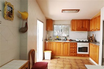 villa-for-sale-in-la-xara-kitchen