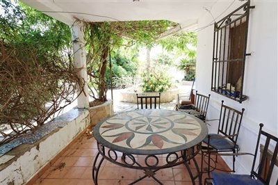 villa-for-sale-in-la-xara-patio