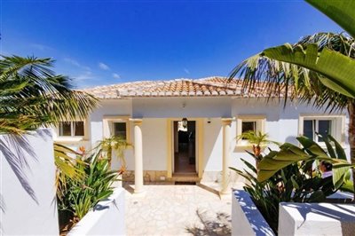 villa-for-sale-in-denia-front-of-house