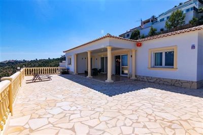 villa-for-sale-in-denia-front