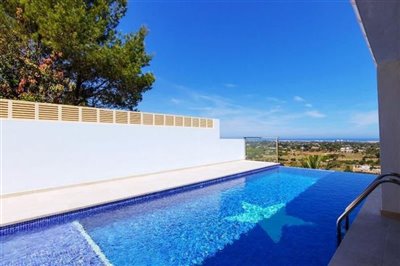 villa-for-sale-in-denia-infinity-pool