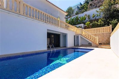 villa-for-sale-in-denia-side-of-house