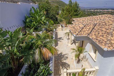 villa-for-sale-in-denia-entrance