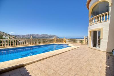 estate-agents-in-denia-pool