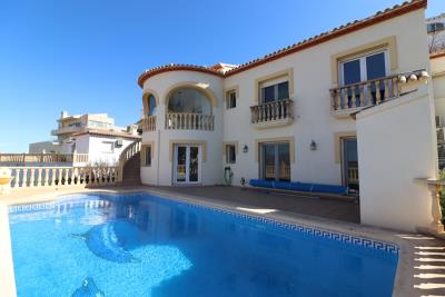 estate-agents-in-denia-pool