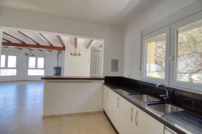 villa-for-sale-in-denia-kitchen-to-lounge