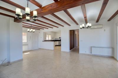 villa-for-sale-in-denia-living-room