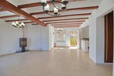 villa-for-sale-in-denia-salon