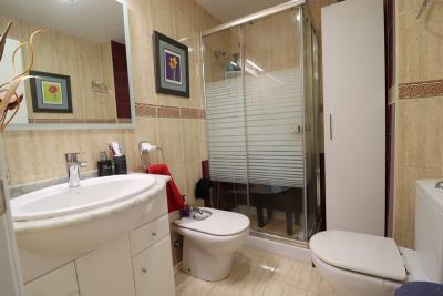 apartment-for-sale-in-denia-bathroom