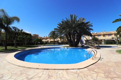 townhouse-for-sale-in-denia-pool