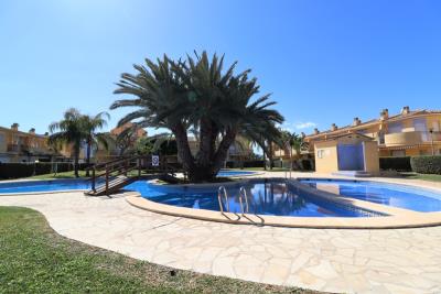townhouse-for-sale-in-denia-swimming-pool