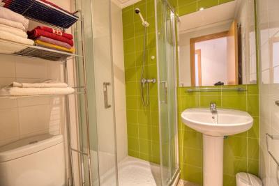 apartment-for-sale-in-denia-shower-room
