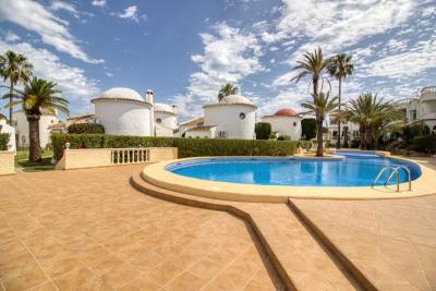villa-for-sale-in-denia-pool-with-tree