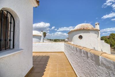 villa-for-sale-in-denia-terrace-upstairs