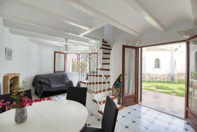villa-for-sale-in-denia-entrance-to-living-room