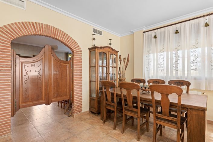 Image No.10-3 Bed Property for sale