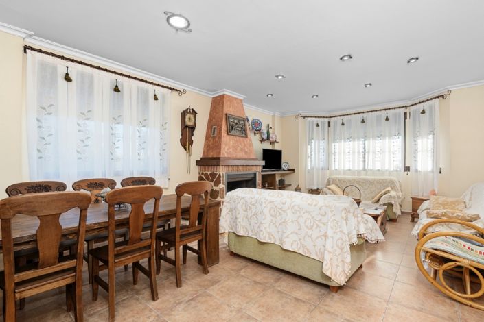 Image No.9-3 Bed Property for sale