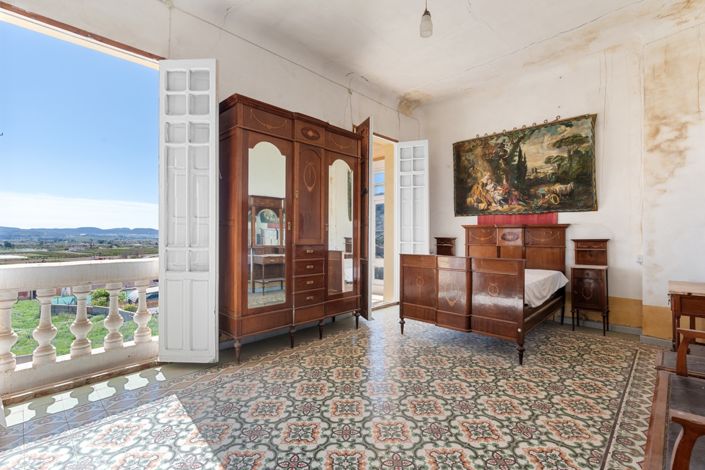 Image No.28-7 Bed Property for sale
