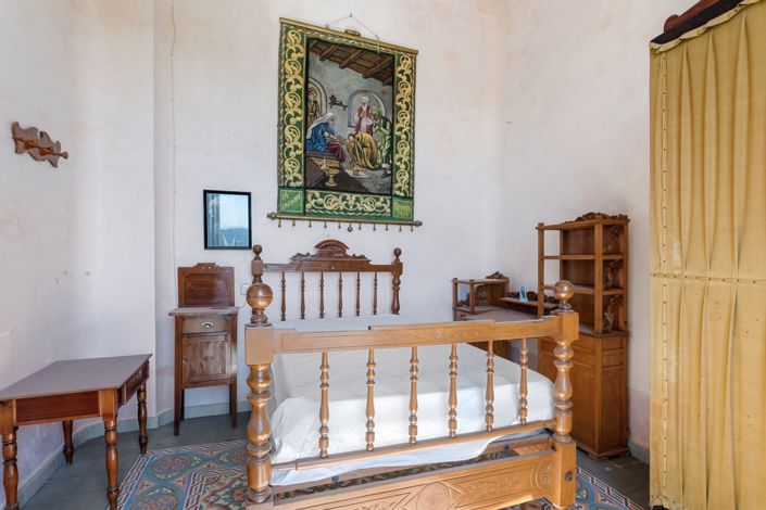 Image No.33-7 Bed Property for sale