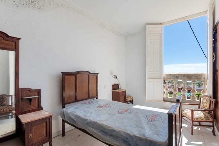 Image No.35-7 Bed Property for sale