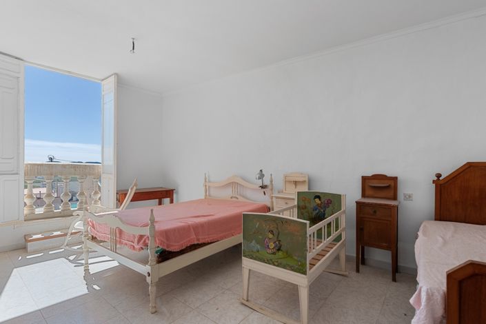 Image No.36-7 Bed Property for sale