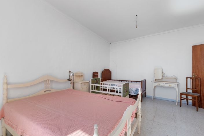 Image No.37-7 Bed Property for sale