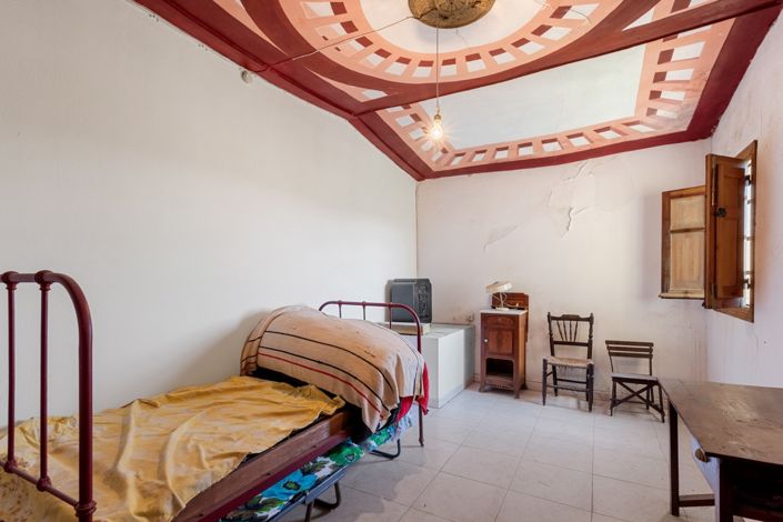 Image No.42-7 Bed Property for sale