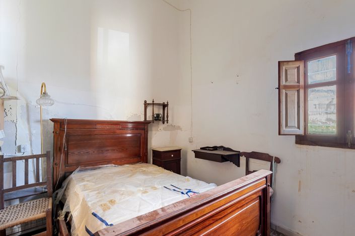 Image No.45-7 Bed Property for sale