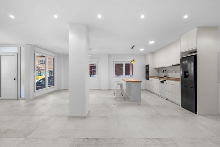 Image No.10-3 Bed Apartment for sale