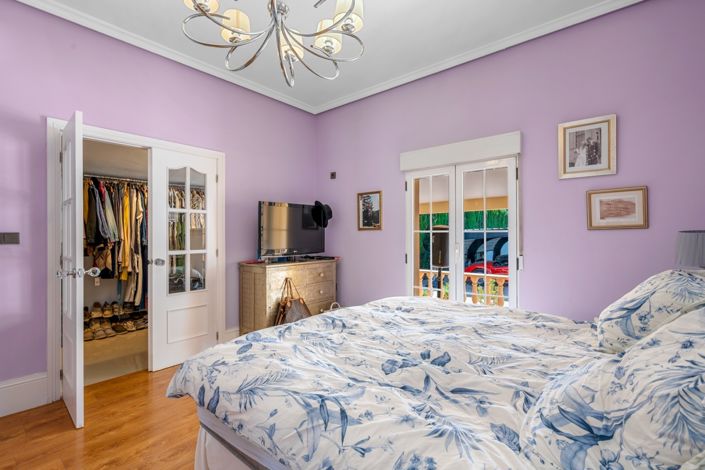 Image No.18-6 Bed Property for sale