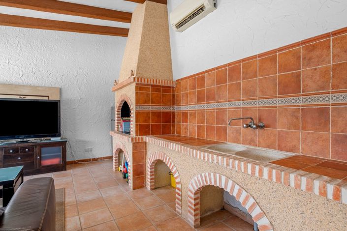 Image No.38-6 Bed Property for sale