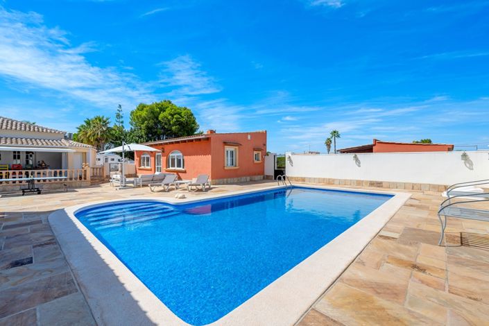 Image No.43-6 Bed Property for sale