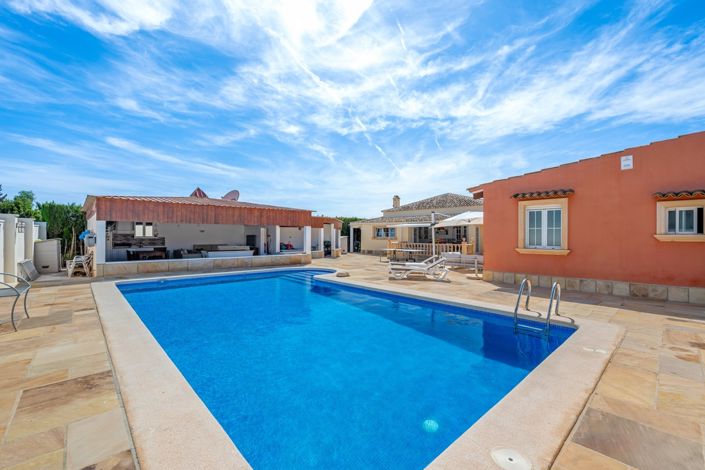 Image No.44-6 Bed Property for sale