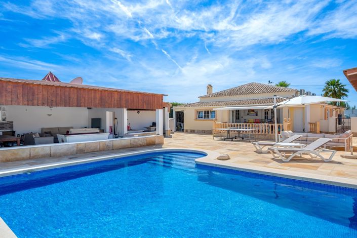 Image No.46-6 Bed Property for sale