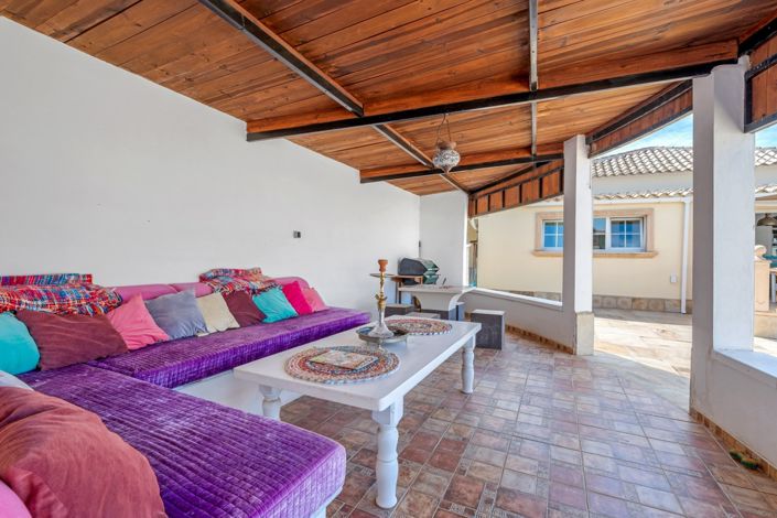 Image No.50-6 Bed Property for sale