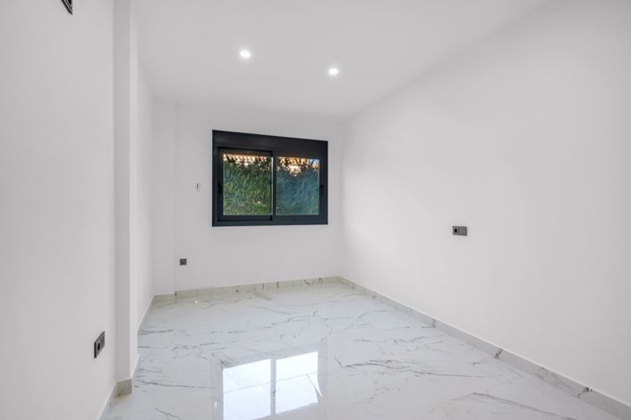 Image No.19-4 Bed Villa for sale