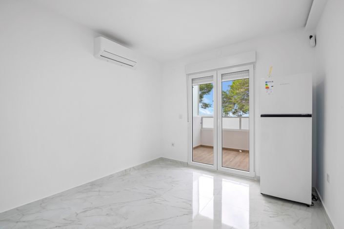 Image No.4-Studio for sale