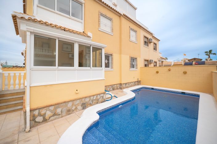 Image No.2-3 Bed Quad for sale