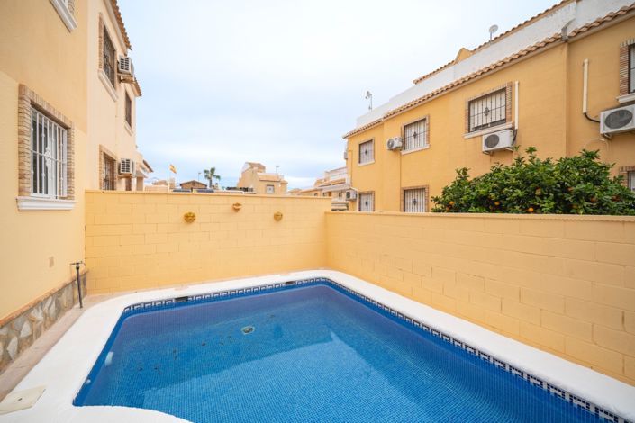 Image No.33-3 Bed Quad for sale