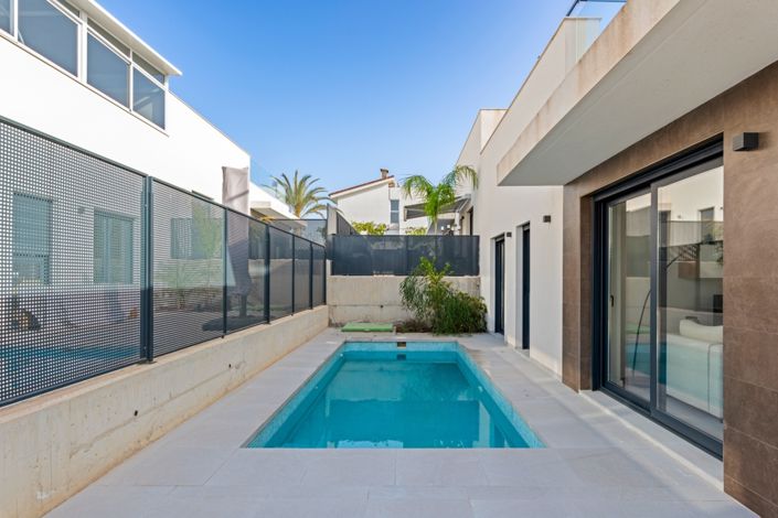 Image No.30-3 Bed Semi-Detached for sale