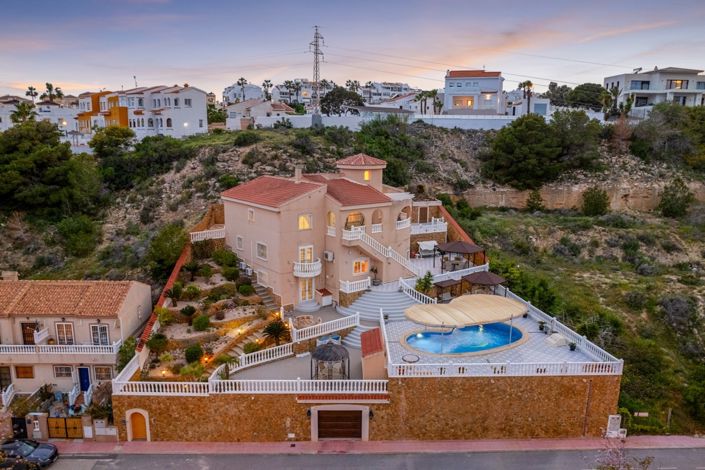 Image No.3-7 Bed Villa for sale