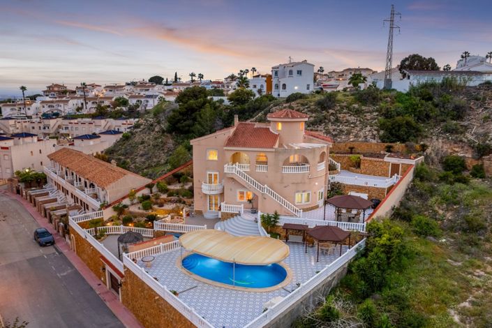 Image No.4-7 Bed Villa for sale
