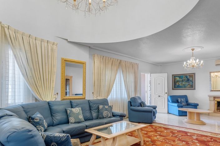 Image No.9-7 Bed Villa for sale