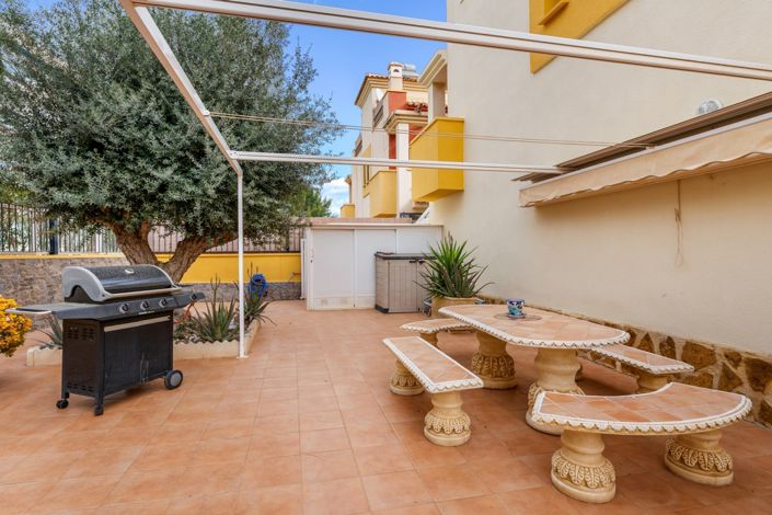 Image No.27-3 Bed Property for sale