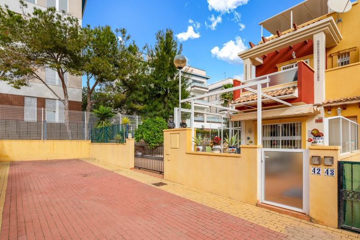 Image No.32-3 Bed Property for sale