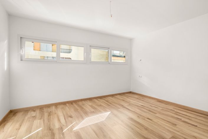 Image No.12-3 Bed Apartment for sale