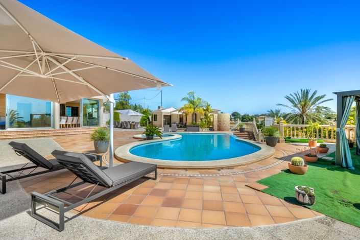 Image No.28-5 Bed Property for sale